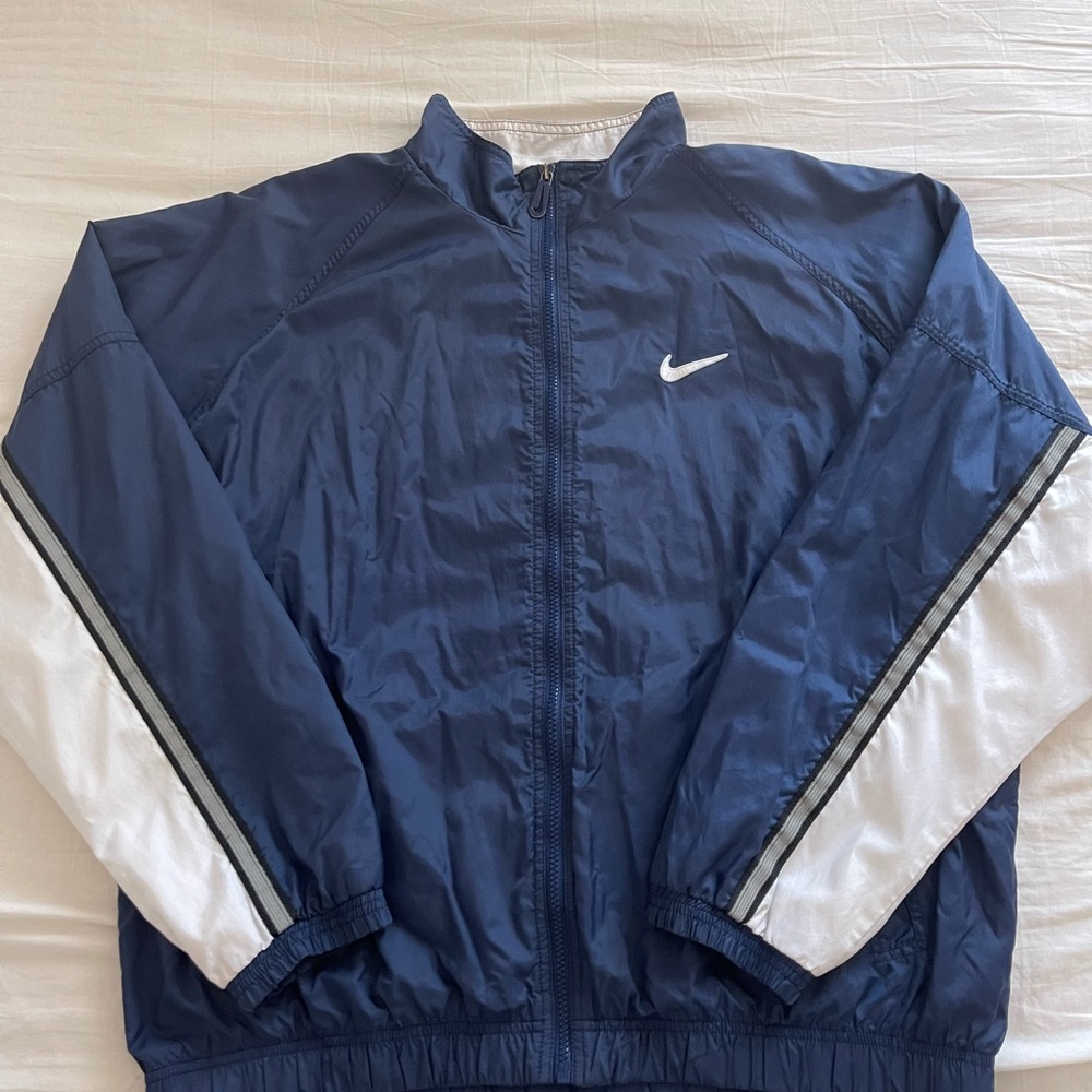 VINTAGE Nike navy and white windbreaker